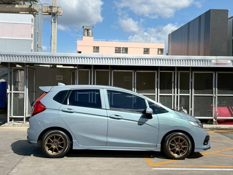 Honda Jazz 2018 1.5 RS i-VTEC Sedan เบนซิน ไม่ติดแก๊ส เกียร์อัตโนมัติ เทา รูปที่ 3