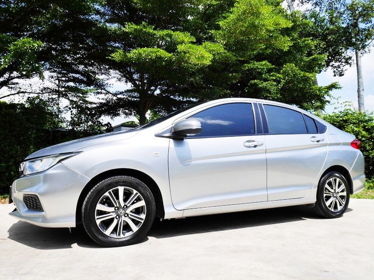 รถ Honda City 1.5 V i-VTEC สี บรอนซ์เงิน