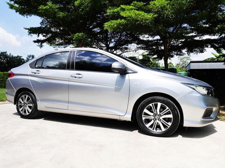 Honda City 2017 1.5 V i-VTEC Sedan เบนซิน ไม่ติดแก๊ส เกียร์อัตโนมัติ บรอนซ์เงิน รูปที่ 2