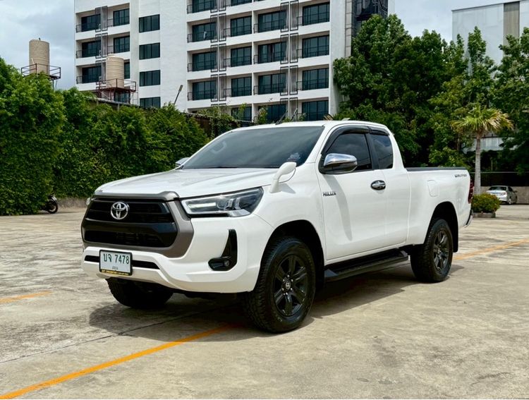 รถ Toyota Hilux Revo Smart Cab 2.4 Mid Prerunner สี ขาว