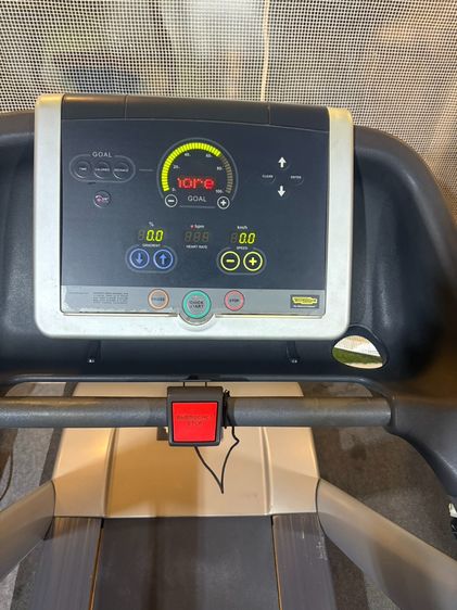 Technogym Run Excite 500 ลู่วิ่งไฟฟ้าคุณภาพระดับมืออาชีพที่ออกแบบมาเพื่อการวิ่งอย่างมีประสิทธิภาพและสบาย อุปกรณ์รุ่นนี้แข็งแรงทนทาน เหมาะสำห รูปที่ 4
