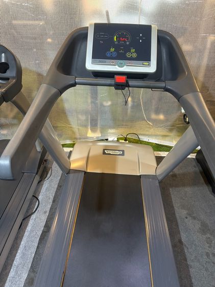 Technogym Run Excite 500 ลู่วิ่งไฟฟ้าคุณภาพระดับมืออาชีพที่ออกแบบมาเพื่อการวิ่งอย่างมีประสิทธิภาพและสบาย อุปกรณ์รุ่นนี้แข็งแรงทนทาน เหมาะสำห รูปที่ 3