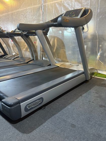 Technogym Run Excite 500 ลู่วิ่งไฟฟ้าคุณภาพระดับมืออาชีพที่ออกแบบมาเพื่อการวิ่งอย่างมีประสิทธิภาพและสบาย อุปกรณ์รุ่นนี้แข็งแรงทนทาน เหมาะสำห รูปที่ 2