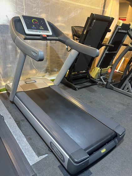 Technogym Run Excite 500 ลู่วิ่งไฟฟ้าคุณภาพระดับมืออาชีพที่ออกแบบมาเพื่อการวิ่งอย่างมีประสิทธิภาพและสบาย อุปกรณ์รุ่นนี้แข็งแรงทนทาน เหมาะสำห รูปที่ 5