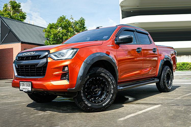 รถ Isuzu D-MAX 3.0 Vcross M 4WD สี ส้ม
