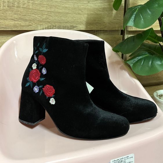 Dukkah (WEGO) Size L รองเท้าบู้ทข้อสั้นผ้ากำมะหยี่ ปักดอกไม้ สวยม้าก 