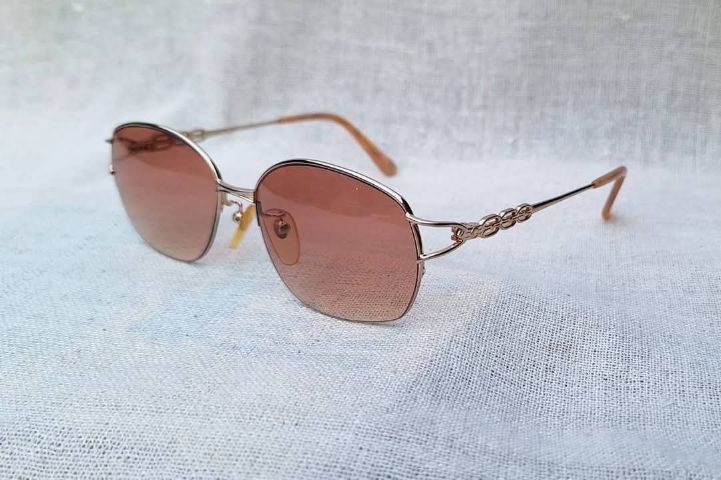 แว่นตาลักซ์ชัวรีแบรนด์ฝรั่งเศส กรอบทองคำแท้–หุ้ม GRÈS 12KGF เลนส์กันแดดสีน้ำตาลคาราเมล–ไล่ระดับ...Authentic Vintage GRÈS handcrafted in Paris, France
 รูปที่ 4