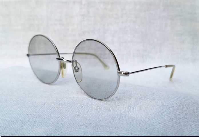 1 ในโคตรแว่นตาเก่าแก่และดีที่สุดของฝรั่งเศส MOREL กรอบทองขาวแท้–หุ้ม 14K WGF โมเดลคลาสสิก–หยดน้ำกลม–จอห์น เลนนอน เลนส์กระจกคริสตัลออโต้ฝรั่งเศส สีเทา–สว่าง...Authentic Vintage MOREL handcrafted in Les Rousses, France รูปที่ 3