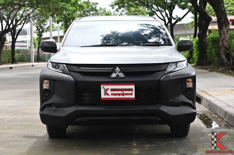 Mitsubishi Triton 2021 2.5 GL Pickup ดีเซล ไม่ติดแก๊ส เกียร์ธรรมดา บรอนซ์เงิน รูปที่ 2