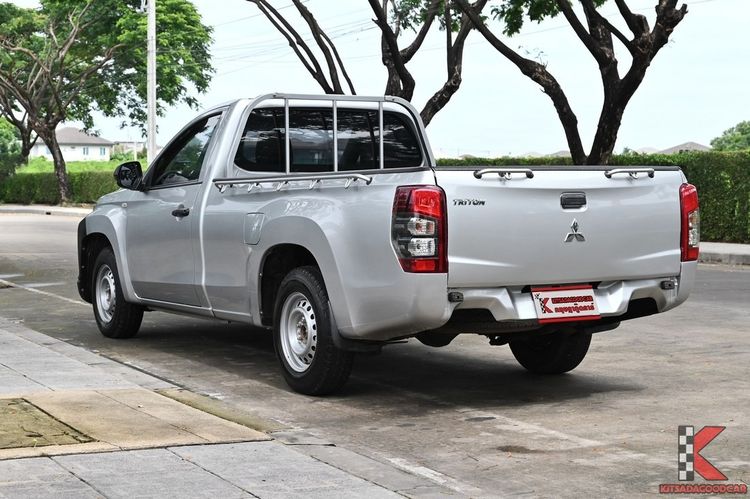 Mitsubishi Triton 2021 2.5 GL Pickup ดีเซล ไม่ติดแก๊ส เกียร์ธรรมดา บรอนซ์เงิน รูปที่ 3