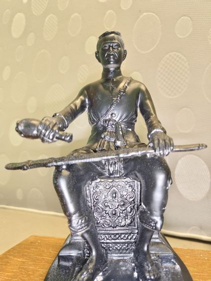 ราชบุรี พระนเรศวรทรงนั่งหลั่งน้ำทักษิโณทก รูปที่ 7