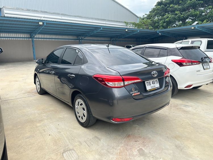 Toyota Yaris ATIV 2022 1.2 Entry Sedan เบนซิน ไม่ติดแก๊ส เกียร์อัตโนมัติ เทา รูปที่ 4