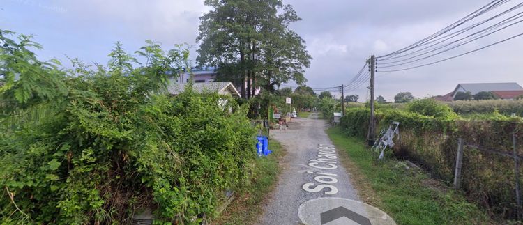 อื่นๆ ไม่มี สร้างเสร็จก่อน 2010 ไม่ใช่ ขายที่ดินพร้อมบ้าน 2ชั้นครึ่ง เหมาะสำหรับอยู่อาศัย ออฟฟิศ หรือโกดัง ทำเลศรีนครินทร์ ใกล้รถไฟฟ้าและทางด่วน รูปที่ 4