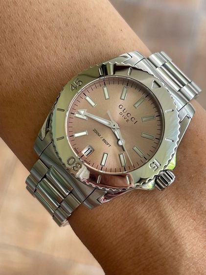 GUCCI Dive 32 mm Women's Watch Brown Dial Quartz Stainless Steel YA136401 รูปที่ 17