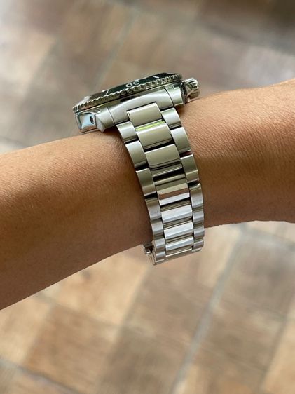 GUCCI Dive 32 mm Women's Watch Brown Dial Quartz Stainless Steel YA136401 รูปที่ 16