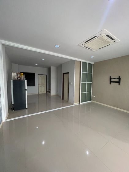 มีบางส่วน ไม่ใช่ ให้เช่าบ้านแถว 3 ชั้น ติดถนนคู่ขนาน Motorway ด่านทับช้าง เฟอร์นิเจอร์ ครบ รูปที่ 2