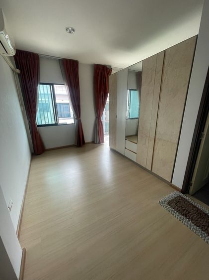 มีบางส่วน ไม่ใช่ ให้เช่าบ้านแถว 3 ชั้น ติดถนนคู่ขนาน Motorway ด่านทับช้าง เฟอร์นิเจอร์ ครบ รูปที่ 3