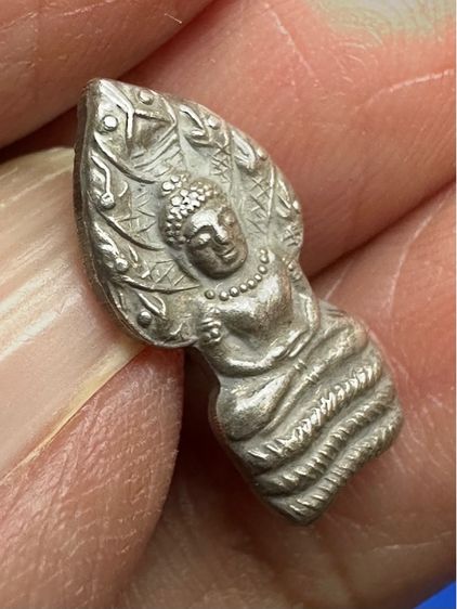 🙏พระปรกใบมะขามหลวงพ่อคูณ ปริสุทโธ วัดบ้านไร่ รุ่นเสาร์ 5 คูณพันล้าน เนื้อเงิน🙏รูปหล่อพระสังขจาย กะหลั่ยทอง ก้นจารไม่ทราบที่ องค์ละ1000 รูปที่ 3