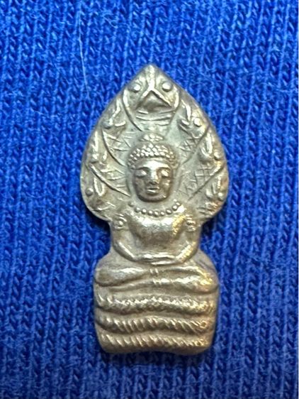 🙏พระปรกใบมะขามหลวงพ่อคูณ ปริสุทโธ วัดบ้านไร่ รุ่นเสาร์ 5 คูณพันล้าน เนื้อเงิน🙏รูปหล่อพระสังขจาย กะหลั่ยทอง ก้นจารไม่ทราบที่ องค์ละ1000 รูปที่ 5