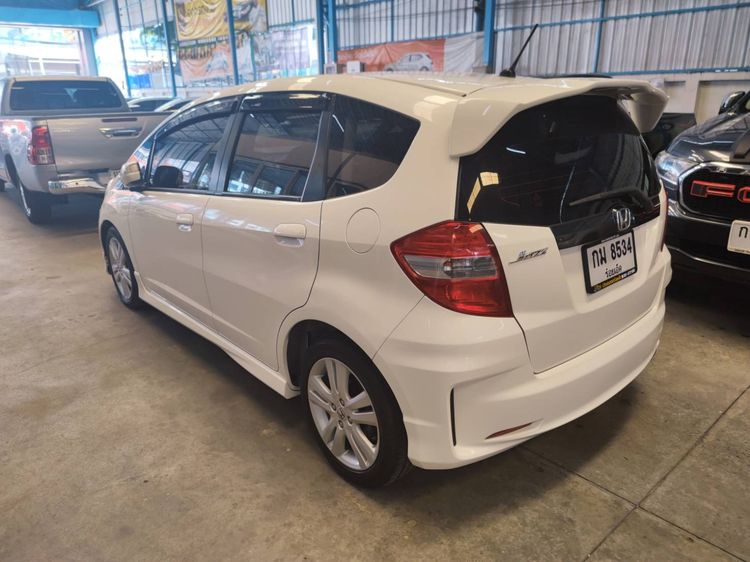 Honda Jazz 2012 1.5 JP Sedan เบนซิน ไม่ติดแก๊ส เกียร์อัตโนมัติ ขาว รูปที่ 4