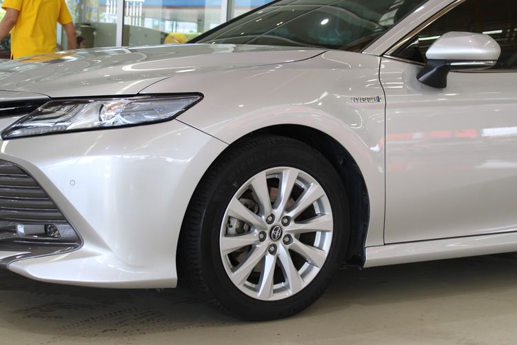 Toyota Camry 2018 2.5 HV Premium Sedan ไฮบริด ไม่ติดแก๊ส เกียร์อัตโนมัติ เทา รูปที่ 4
