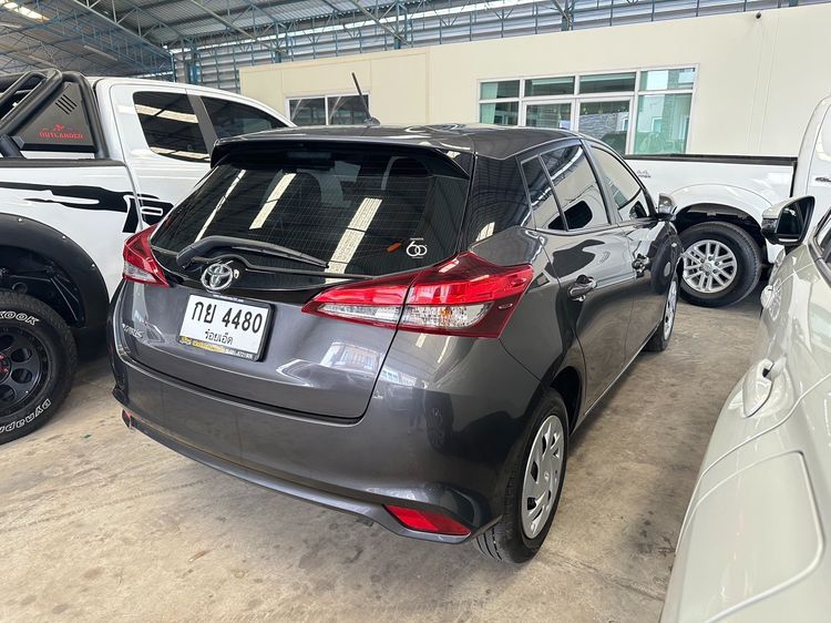 Toyota Yaris 2022 1.2 Entry Sedan เบนซิน ไม่ติดแก๊ส เกียร์อัตโนมัติ เทา รูปที่ 3