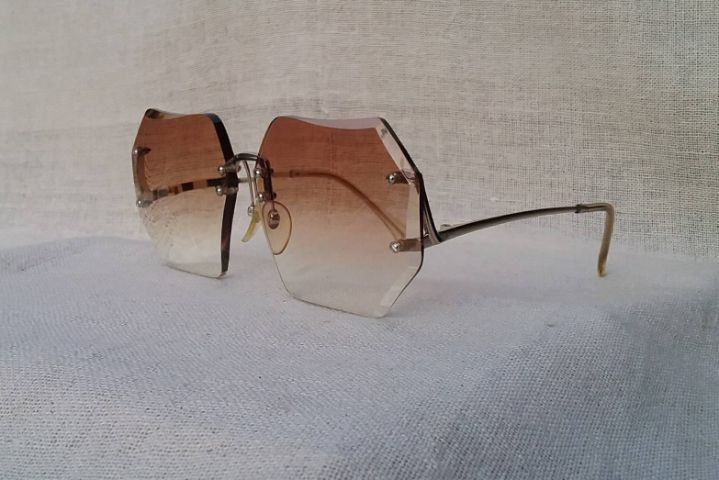 HOYA แว่นตาซุปเปอร์ลักซ์ชัวรีบัตเตอร์ฟลายโมเดล–ไร้กรอบ–เลนส์ซุปเปอร์พรีเมียมโปรเกรสซีฟ...Rare Find Authentic Vintage HOYA handcrafted in Japan
 รูปที่ 2