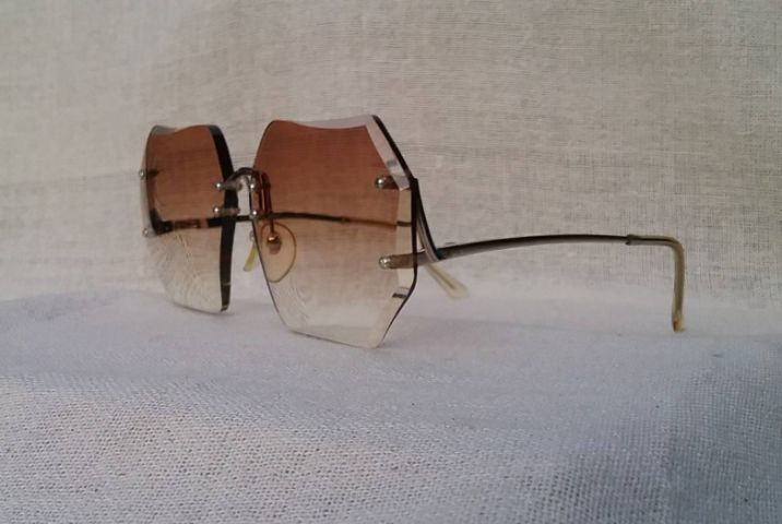 HOYA แว่นตาซุปเปอร์ลักซ์ชัวรีบัตเตอร์ฟลายโมเดล–ไร้กรอบ–เลนส์ซุปเปอร์พรีเมียมโปรเกรสซีฟ...Rare Find Authentic Vintage HOYA handcrafted in Japan
 รูปที่ 9