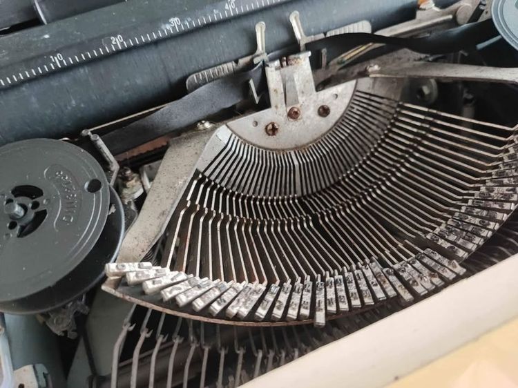 ขายเครื่องพิมพ์ดีด ภาษาไทย Wordstar พร้อมกระเป๋า รูปที่ 4