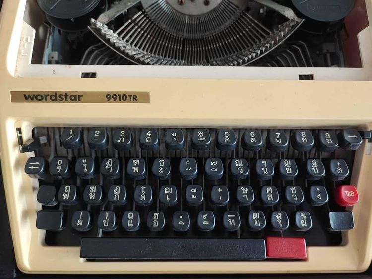 ขายเครื่องพิมพ์ดีด ภาษาไทย Wordstar พร้อมกระเป๋า รูปที่ 2