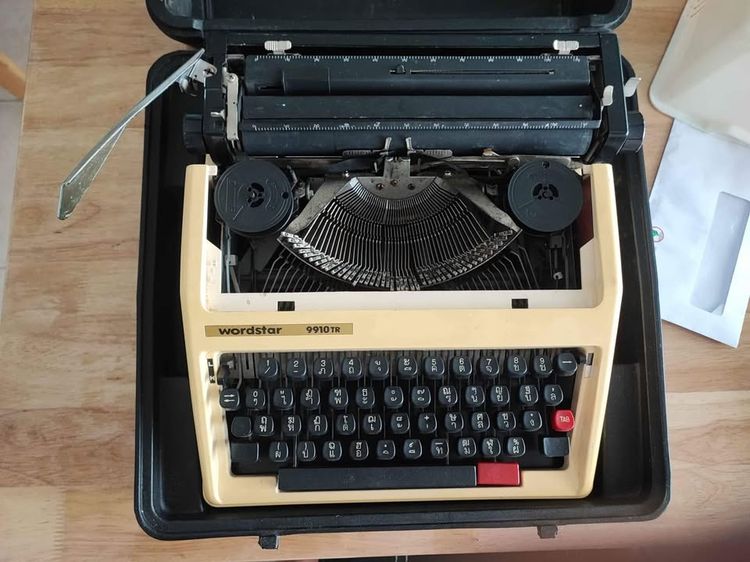 ขายเครื่องพิมพ์ดีด ภาษาไทย Wordstar พร้อมกระเป๋า รูปที่ 3