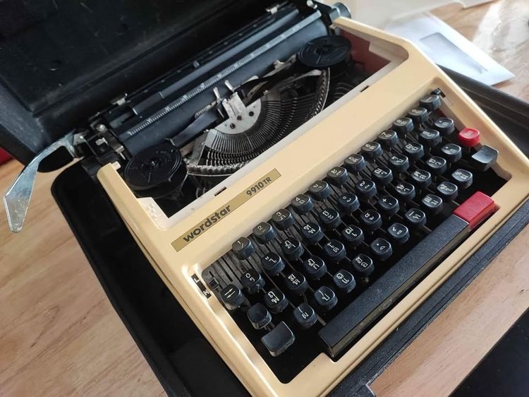 ขายเครื่องพิมพ์ดีด ภาษาไทย Wordstar พร้อมกระเป๋า รูปที่ 5