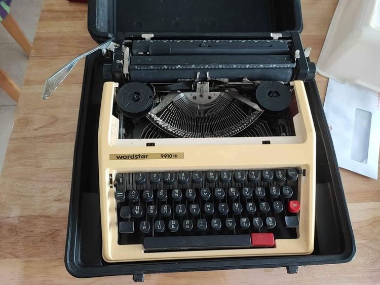 ขายเครื่องพิมพ์ดีด ภาษาไทย Wordstar พร้อมกระเป๋า