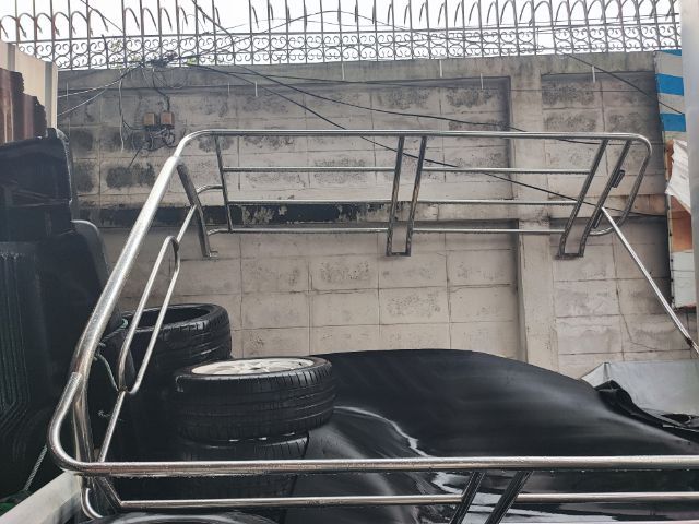 ขายคอกแสตนเลสสภาพใหม่ใส่รถsuzuki carryโฉมแรกปี07-18 ของอยู่กาญจนาภิเษกบางแคครับ