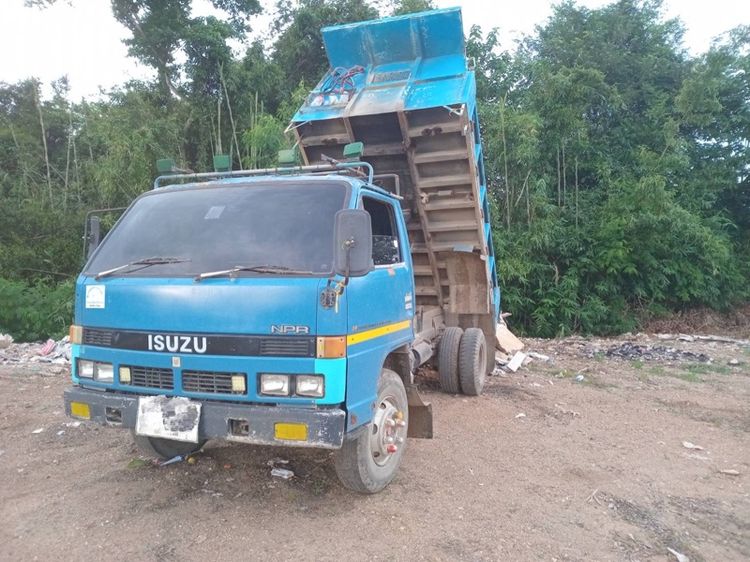 6  ล้อ ISUZU อีซูซุดั้มพ์ npr มีแอร์