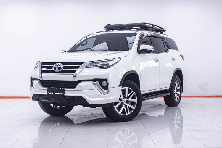 รถ Toyota Fortuner 2.8 V สี ขาว
