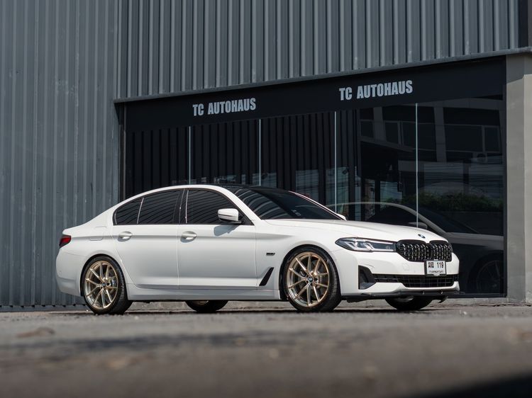 รถ BMW Series 5 530e สี ขาว