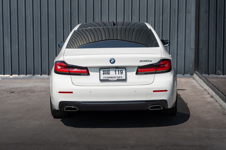 BMW Series 5 2022 530e Sedan ปลั๊กอินไฮบริด (PHEV) ไม่ติดแก๊ส เกียร์อัตโนมัติ ขาว รูปที่ 4
