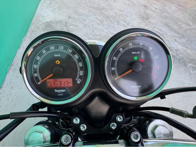 Thriumph Bonneville T100 สี ดำแดง หม้อลม รูปที่ 14