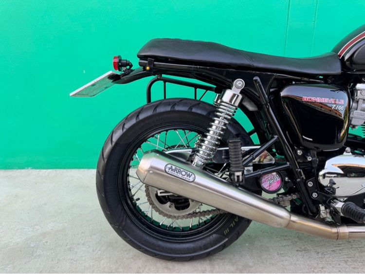 Thriumph Bonneville T100 สี ดำแดง หม้อลม รูปที่ 11