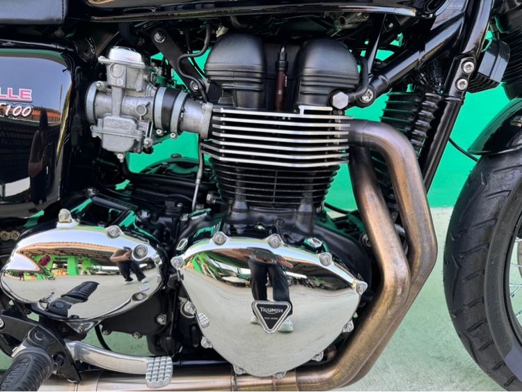 Thriumph Bonneville T100 สี ดำแดง หม้อลม รูปที่ 7