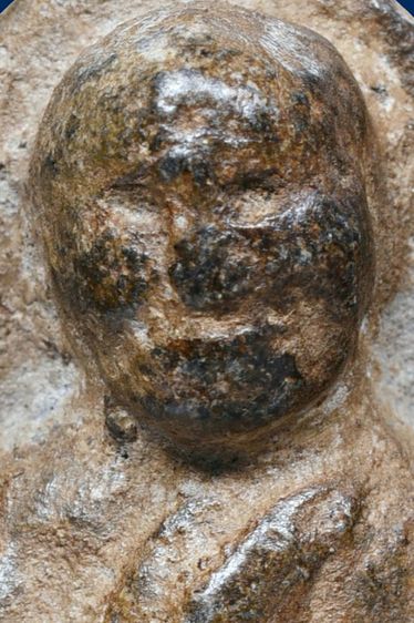 พระเนื้อว่าน หลวงพ่อทวด วัดช้างให้ พิมพ์พระรอด ปี 2497 รูปที่ 2