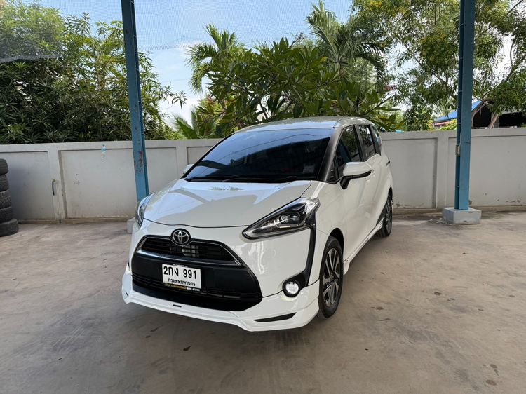 Toyota Sienta รุ่น 1.5 V สีขาว AT ปี 2018