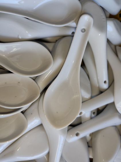 ช้อนเซรามิคงานเก่าเก็บหลาย 10 ปี