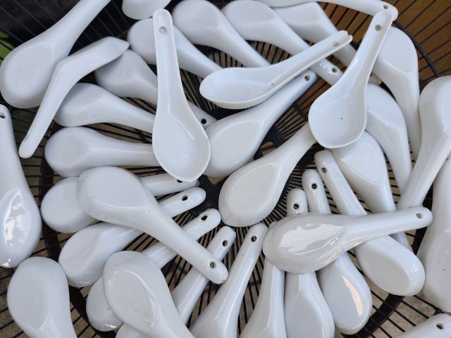 ช้อนเซรามิคงานเก่าเก็บหลาย 10 ปี รูปที่ 2