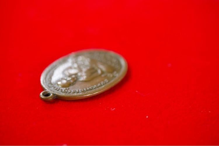 เหรียญหลวงปู่ทวด ไข่ปลาเล็ก รุ่น 2 ปี 2502  ยันต์พุฒย้อยสั้น เนื้อทองแดงรมดำ หลวงปู่ทิม รูปที่ 7