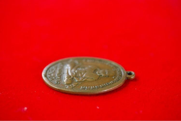 เหรียญหลวงปู่ทวด ไข่ปลาเล็ก รุ่น 2 ปี 2502  ยันต์พุฒย้อยสั้น เนื้อทองแดงรมดำ หลวงปู่ทิม รูปที่ 6