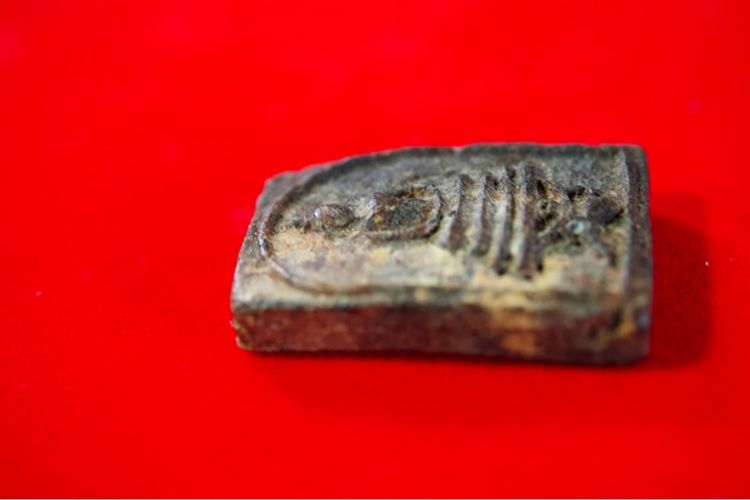 สมเด็จทรงหนุมาน ลพ.แฉ่ง วัดบางพัง นนทบุรี เนื้อผงน้ำมันจุ่มรัก ยุคต้น รูปที่ 3