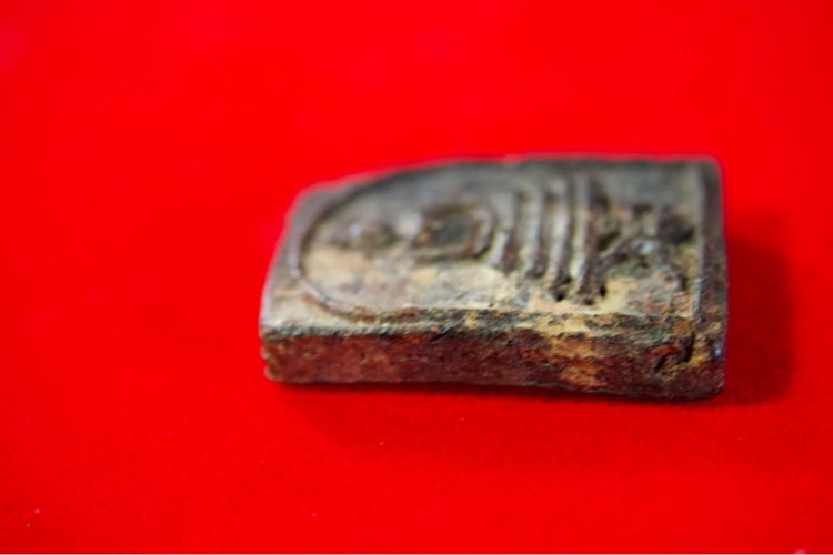 สมเด็จทรงหนุมาน ลพ.แฉ่ง วัดบางพัง นนทบุรี เนื้อผงน้ำมันจุ่มรัก ยุคต้น รูปที่ 4