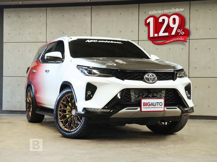 รถ Toyota Fortuner 2.4 Leader V สี ขาว